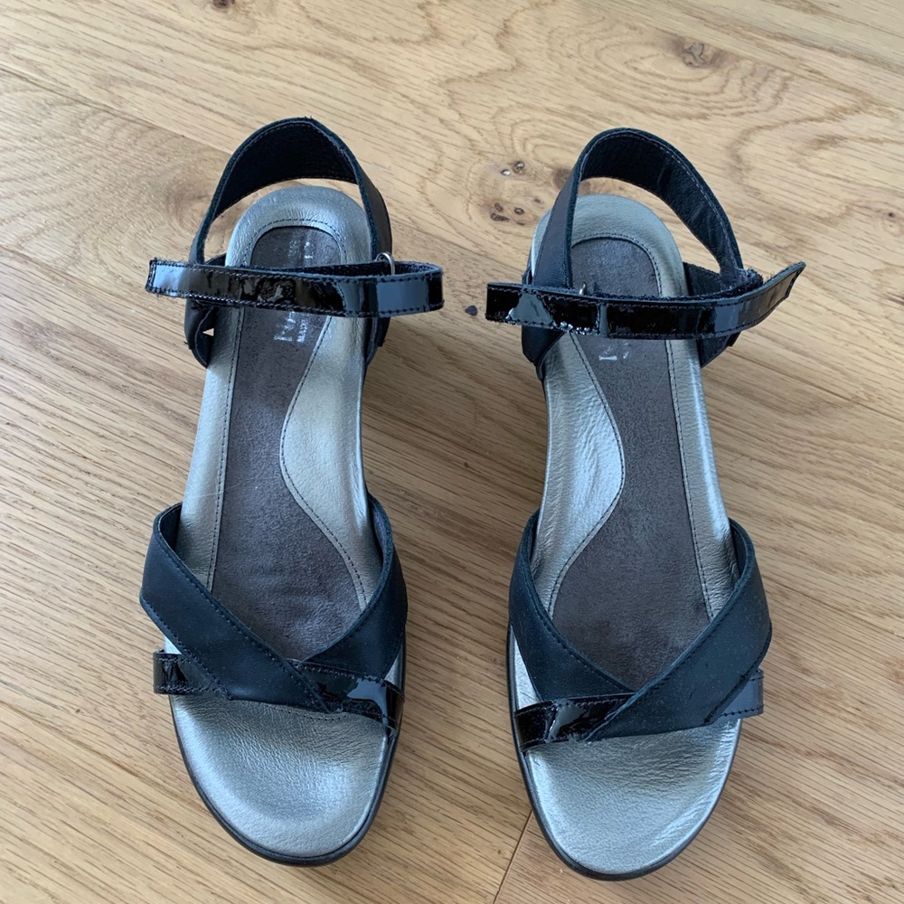 Naot black leather and patent dress sandal size 38 (8)